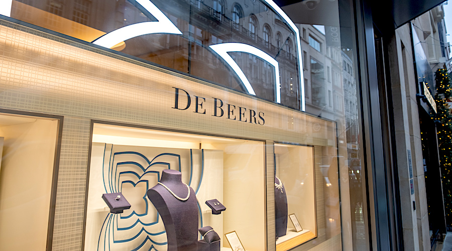 Anglo starts talks with banks on possible De Beers IPO